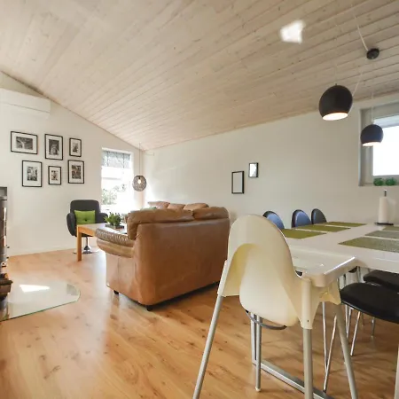 בית נופש Three-bedroom Holiday In Hejls